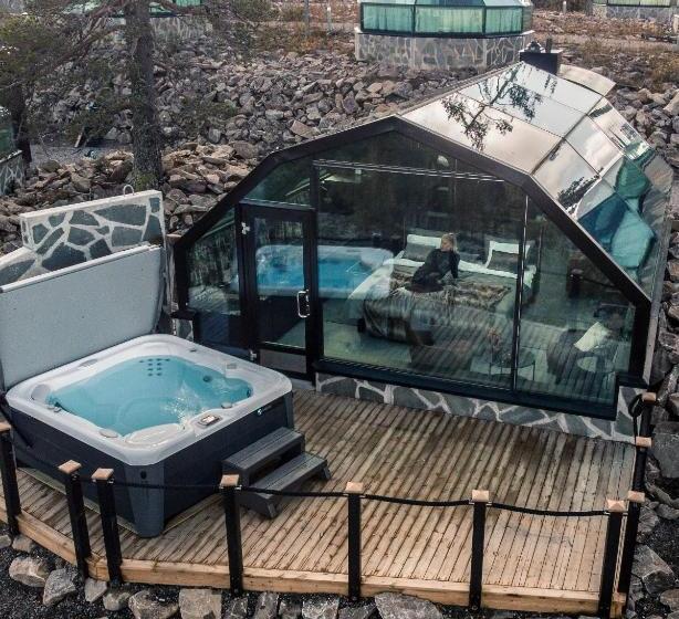 Golden Crown   Levin Iglut