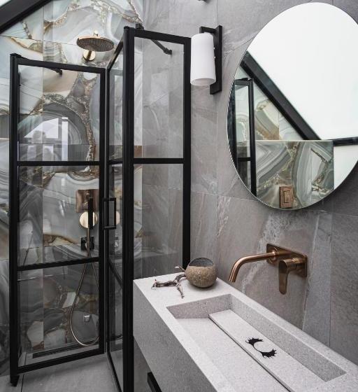 Golden Crown   Levin Iglut