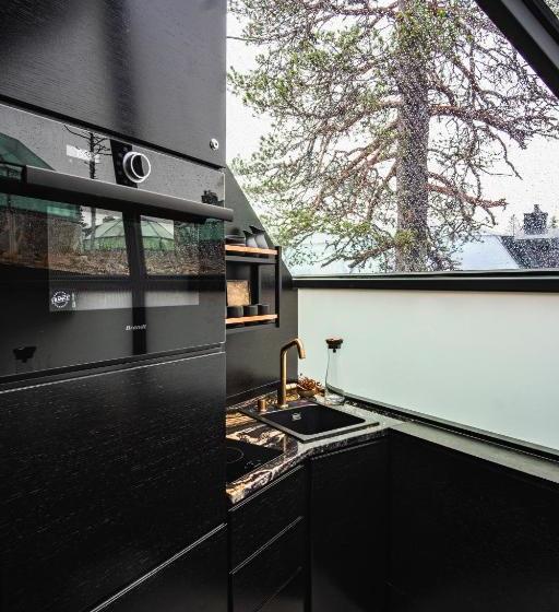 Golden Crown   Levin Iglut