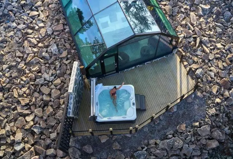 Golden Crown Levin Iglut