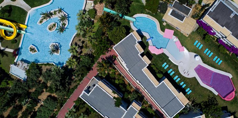 فندق Out Of The Blue Resort & Spa