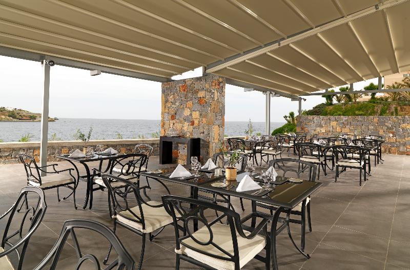 فندق Out Of The Blue Resort & Spa