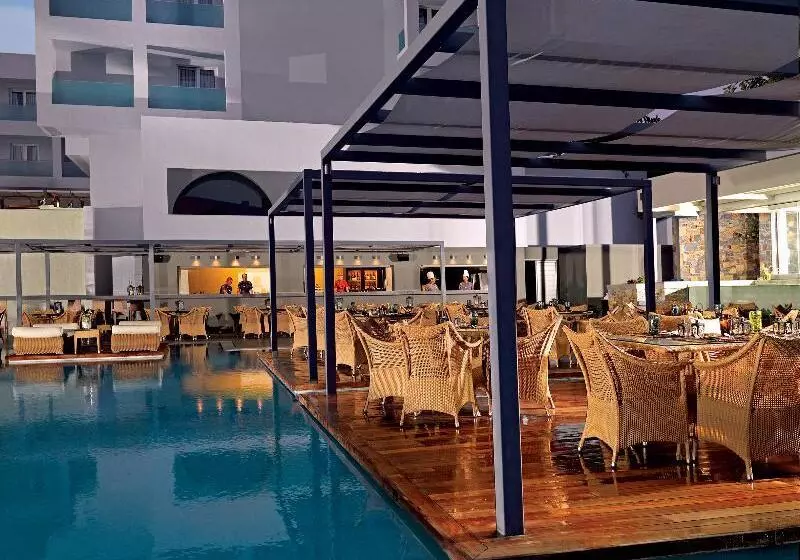 Szálloda Out Of The Blue Resort & Spa