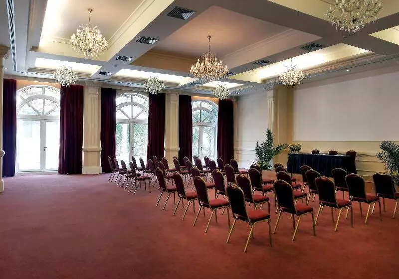 Szálloda Out Of The Blue Resort & Spa