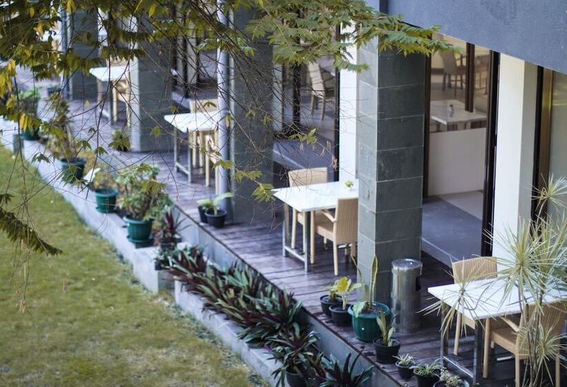 La Prima Hotel Flores