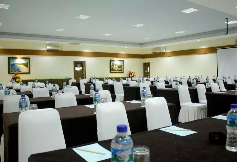 La Prima Hotel Flores