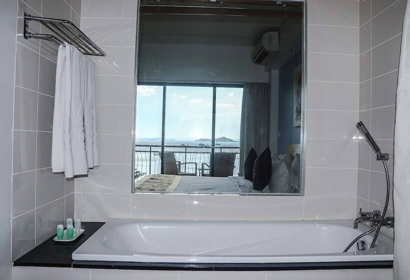 La Prima Hotel Flores