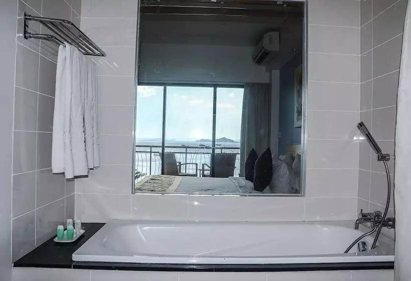 La Prima Hotel Flores