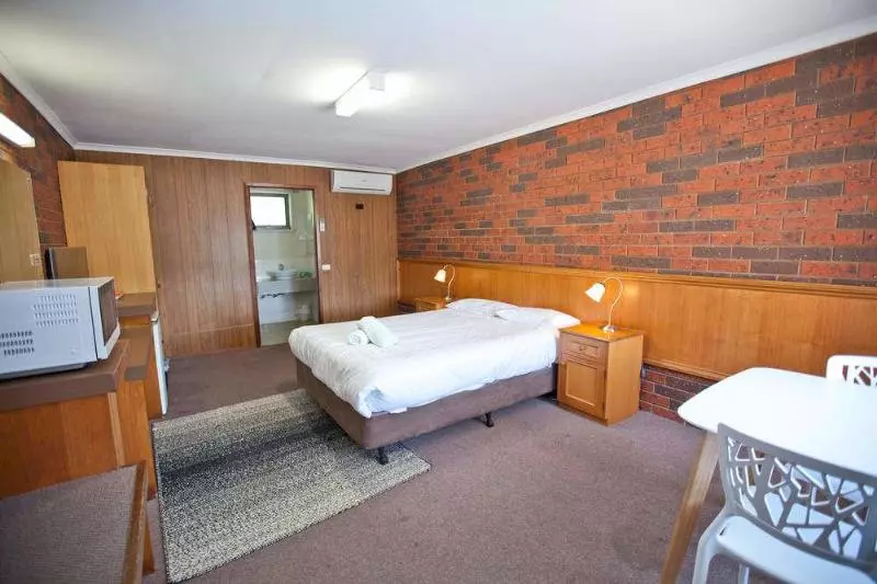 汽车旅馆  Southern Ocean Motor Inn