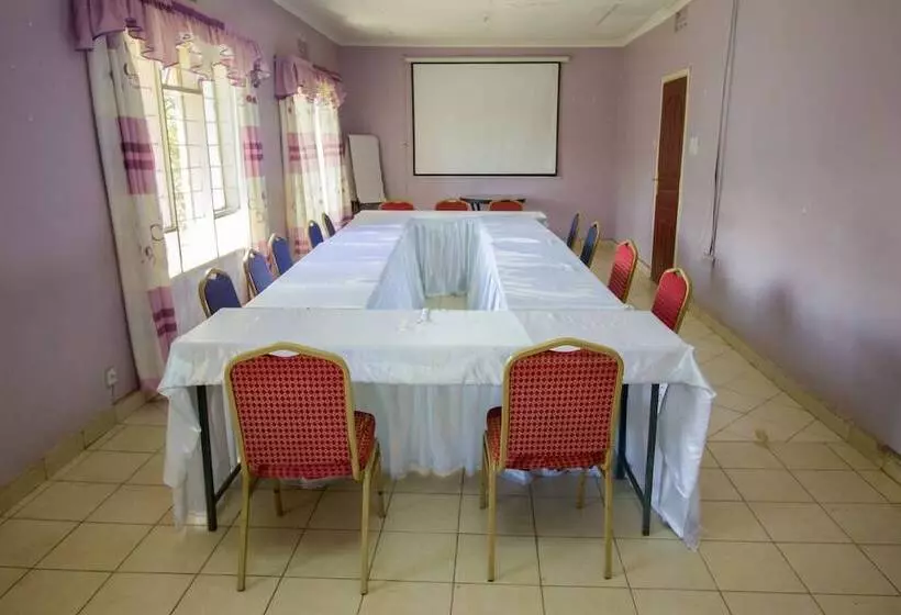 Parkview Safari Hotel And Apartments