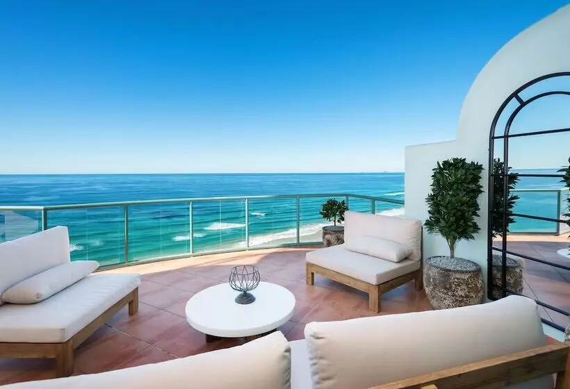 The Waterford On Main Beach