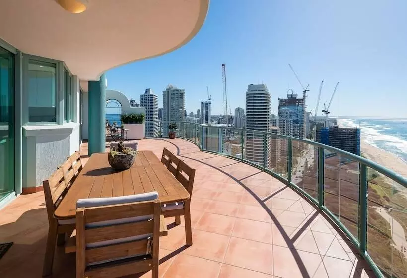 The Waterford On Main Beach