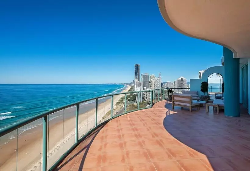 The Waterford On Main Beach