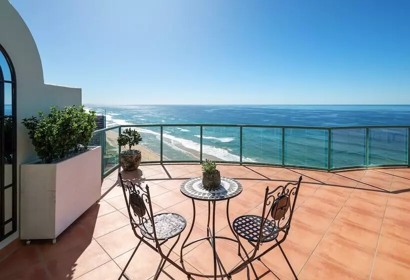 The Waterford On Main Beach