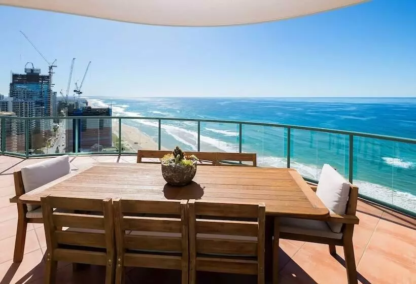 The Waterford On Main Beach