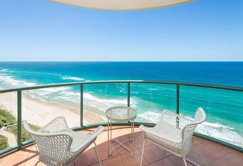 The Waterford On Main Beach