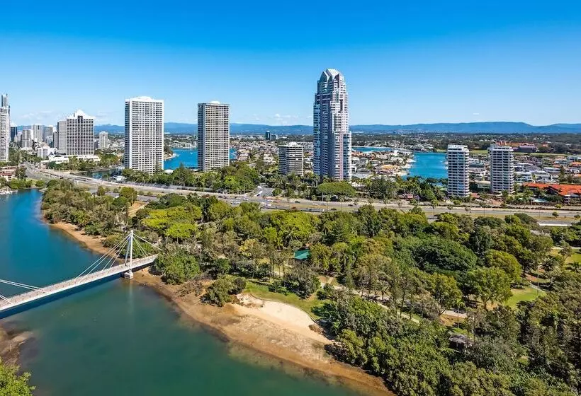 The Waterford On Main Beach