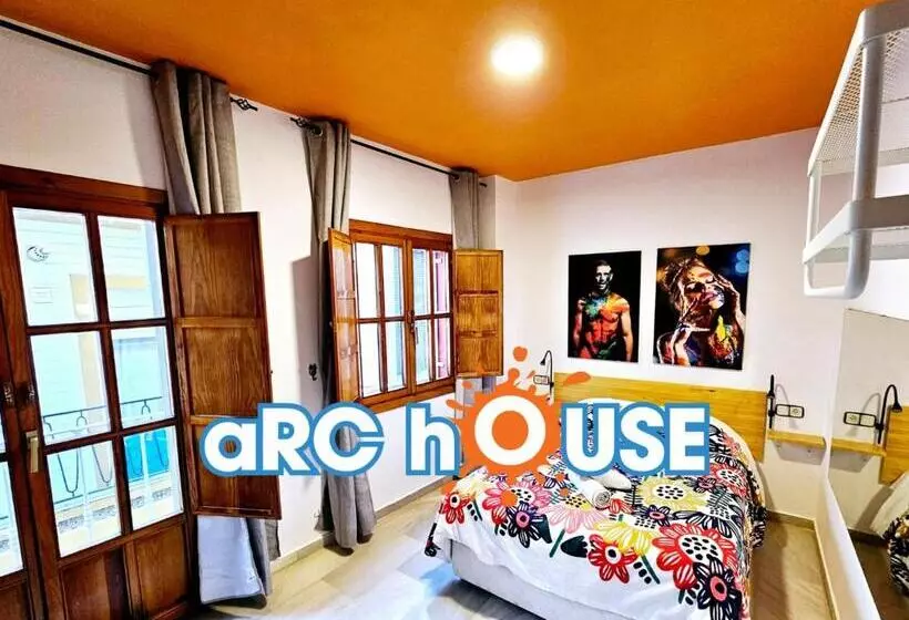 Hotelli Arc House Plaza