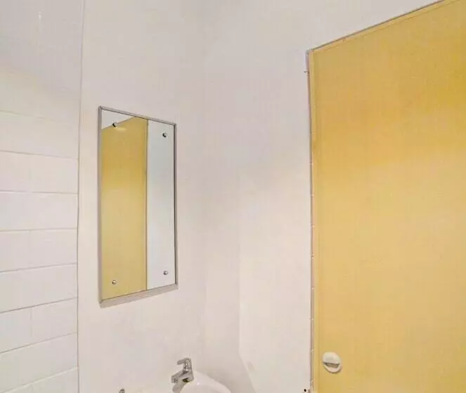 Hotelli Oyo 90559 Gamacity Residence