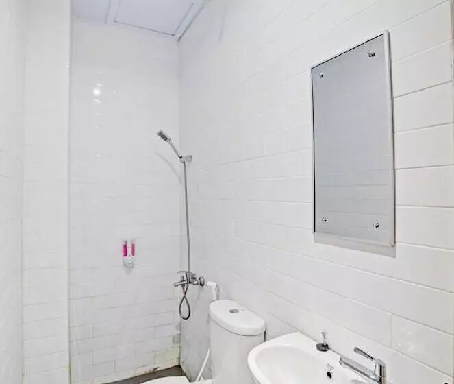 Hotelli Oyo 90559 Gamacity Residence