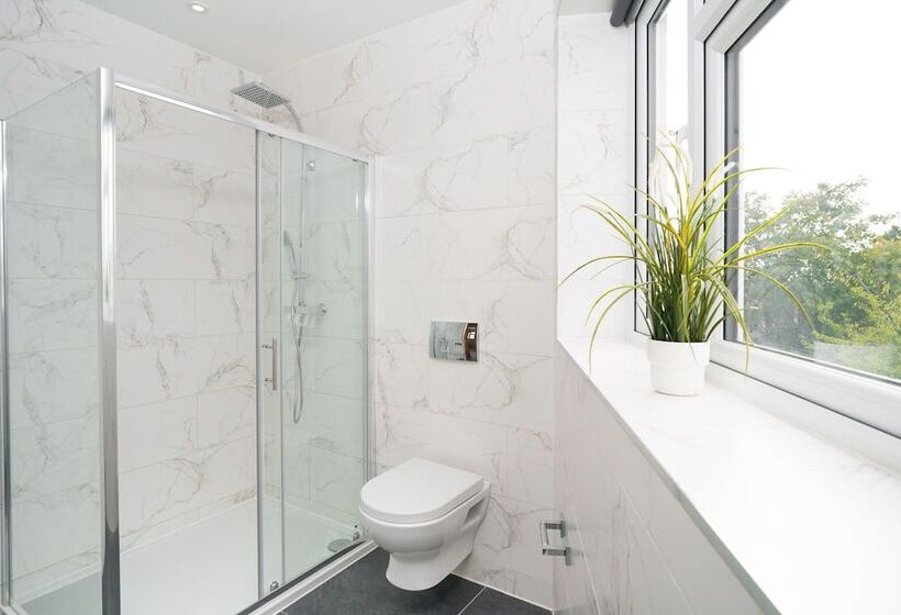 Отель Panther House By Oval