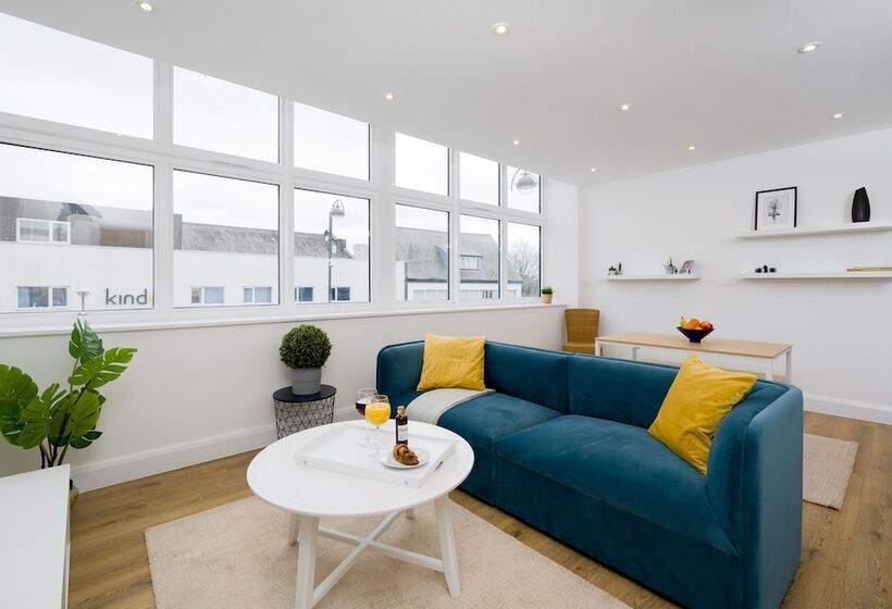 Отель Panther House By Oval