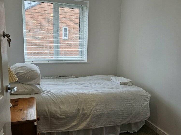 דירת נופש Great Location, 3 Bed House In Wistaston