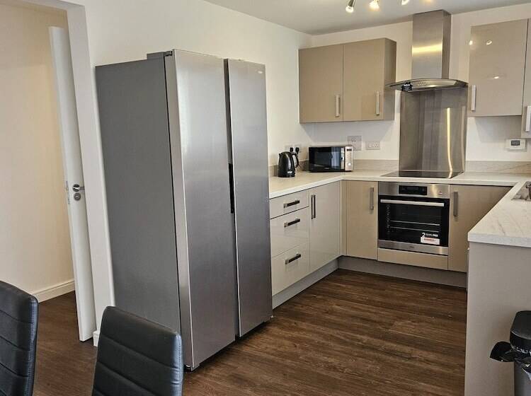 דירת נופש Great Location, 3 Bed House In Wistaston