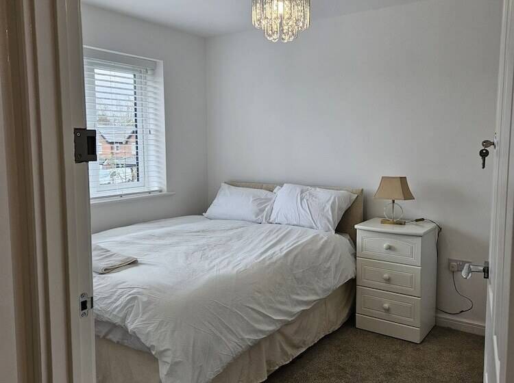 דירת נופש Great Location, 3 Bed House In Wistaston