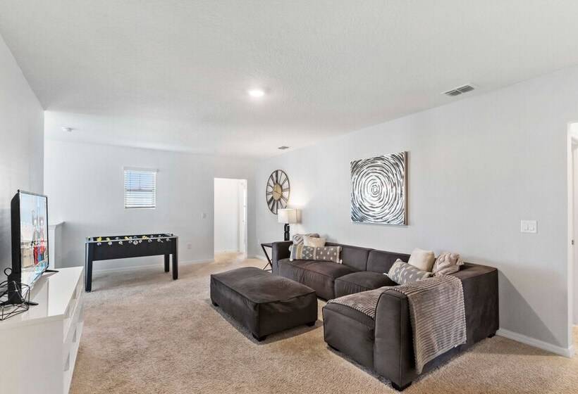 6049 Broad Oak Drive