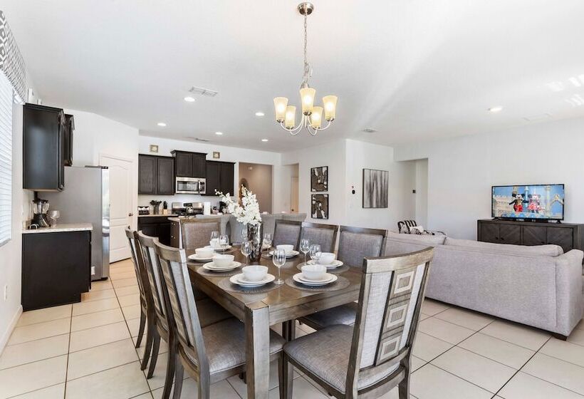 6049 Broad Oak Drive