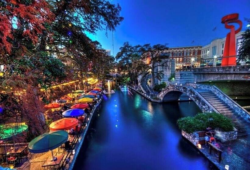 Fascinating 1br/1 Ba Near Festive Dt And Riverwalk