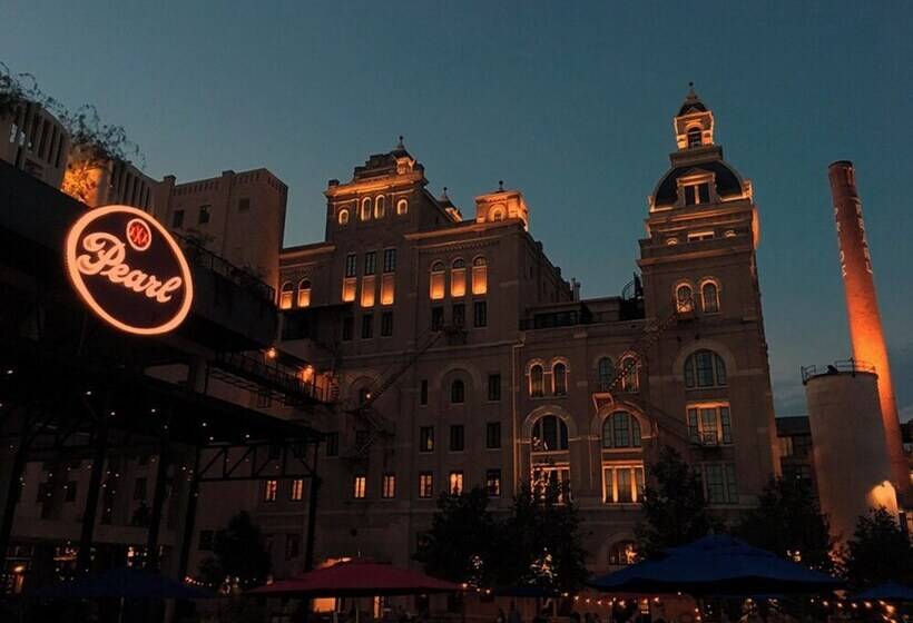 Fascinating 1br/1 Ba Near Festive Dt And Riverwalk