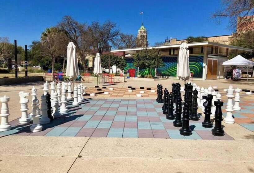 Fascinating 1br/1 Ba Near Festive Dt And Riverwalk