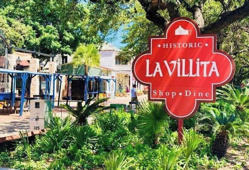 Fascinating 1br/1 Ba Near Festive Dt And Riverwalk