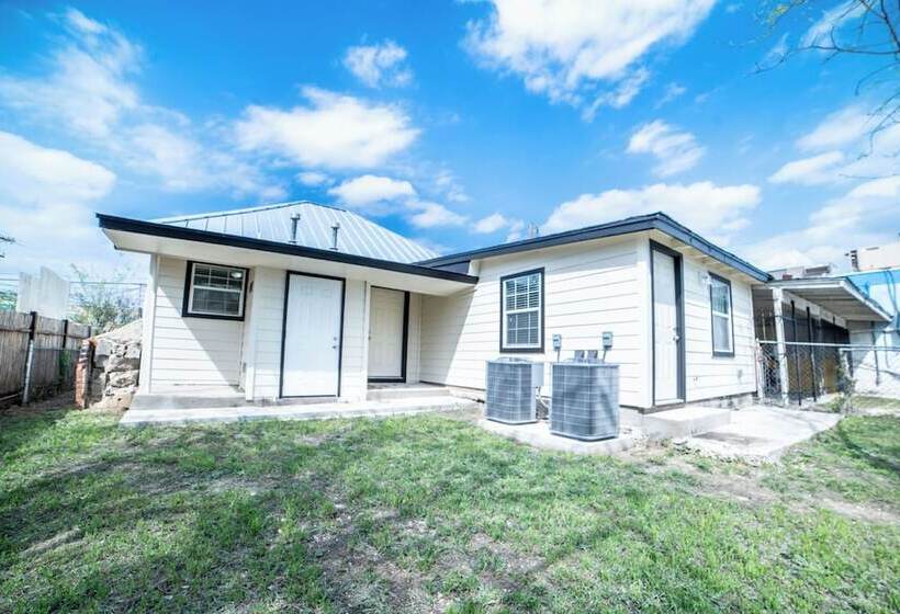 Fascinating 1br/1 Ba Near Festive Dt And Riverwalk