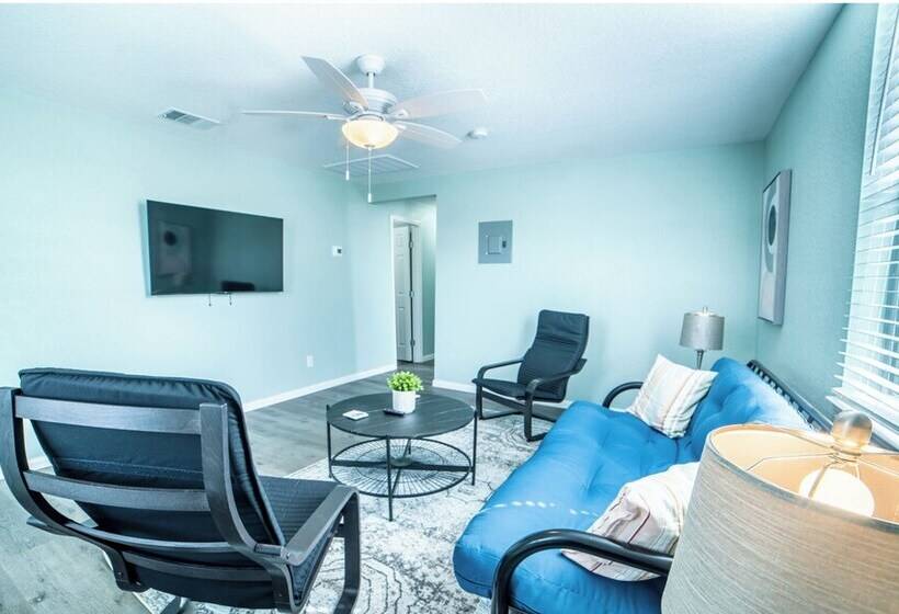 Fascinating 1br/1 Ba Near Festive Dt And Riverwalk