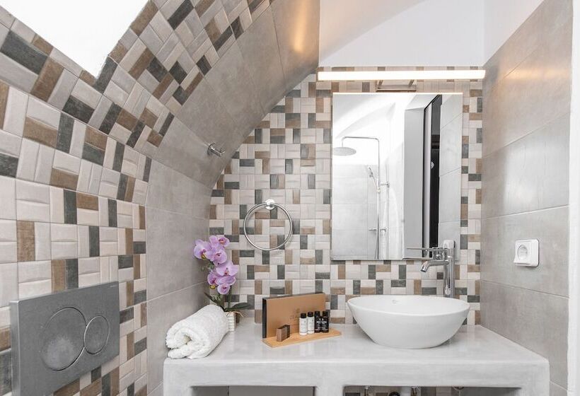 Residencia Golden Comfort Suites