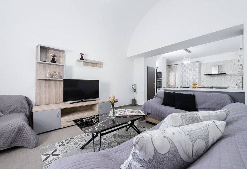 Residencia Golden Comfort Suites