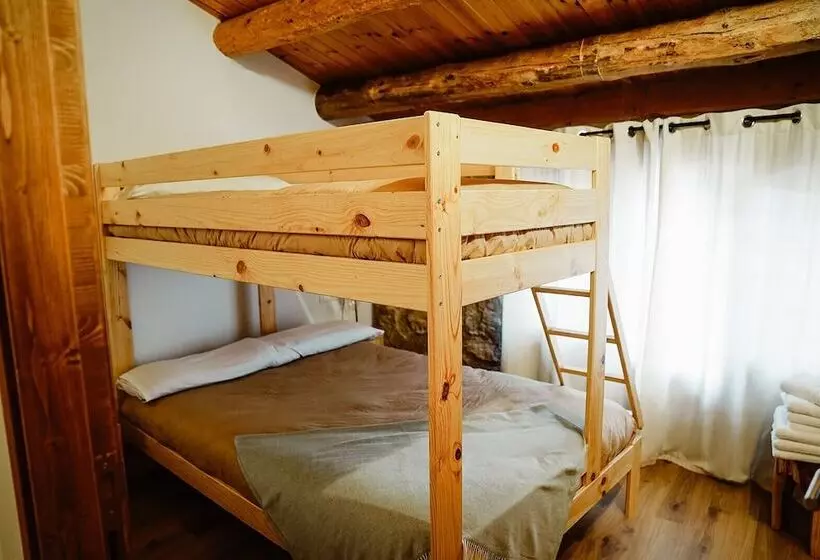 ユースホステル Cases Altes De Posada