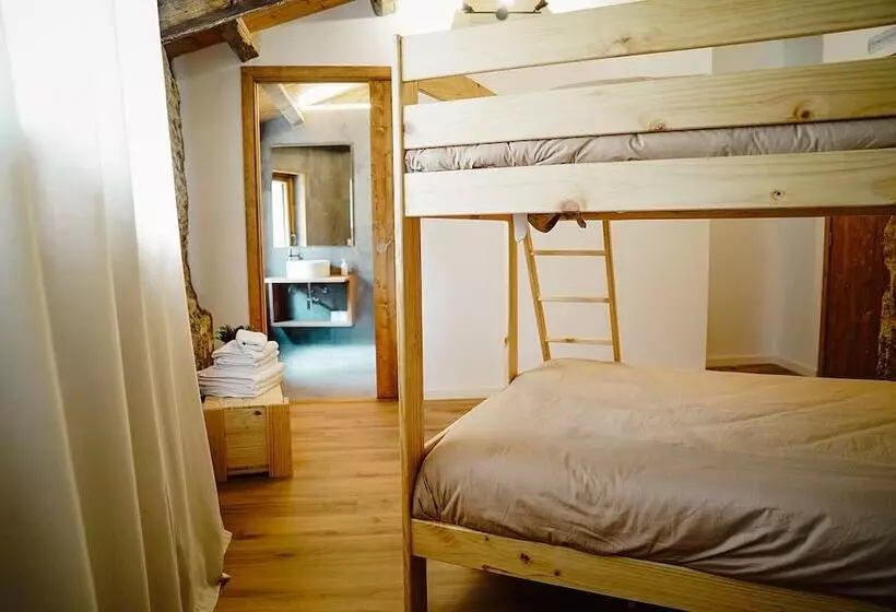 ユースホステル Cases Altes De Posada