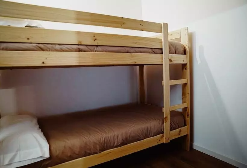 ユースホステル Cases Altes De Posada