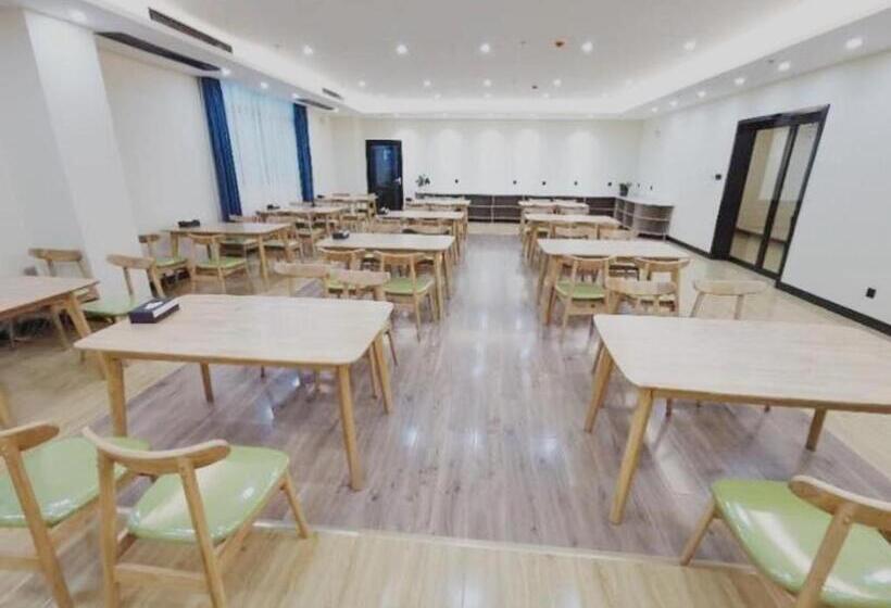 Отель Greentree Inn Express Jiangsu Taizhou North High Speed Railway Station