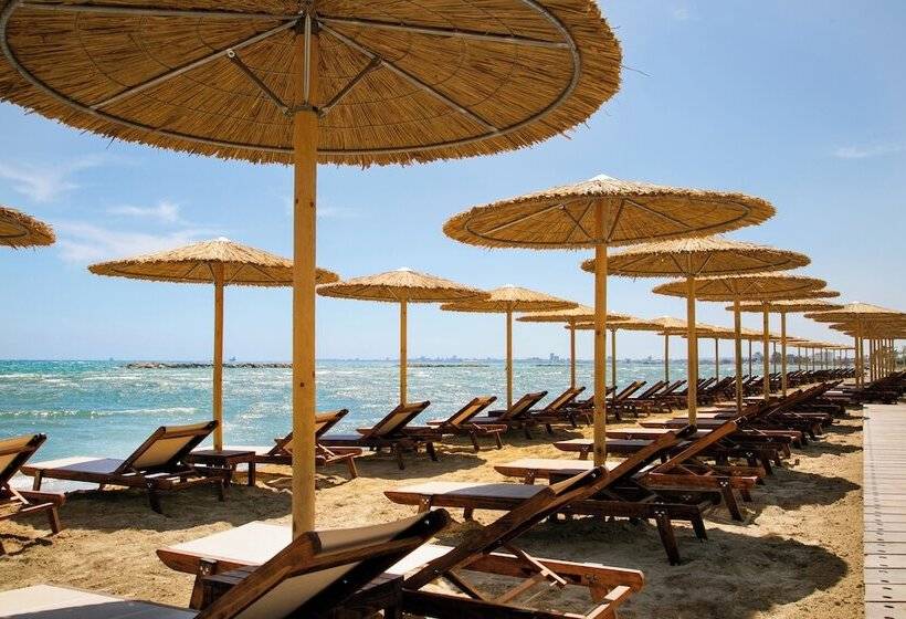 هتل Mercure Larnaca Beach Resort