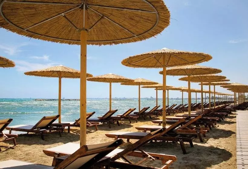 هتل Mercure Larnaca Beach Resort