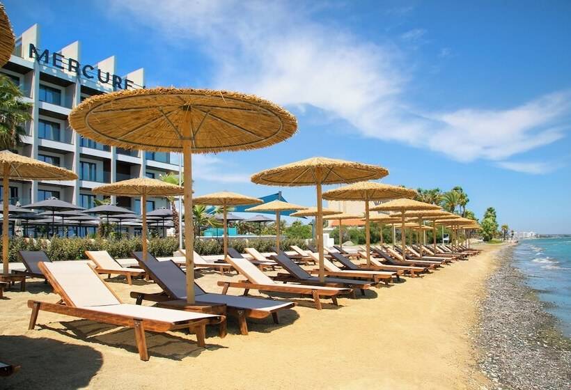 هتل Mercure Larnaca Beach Resort