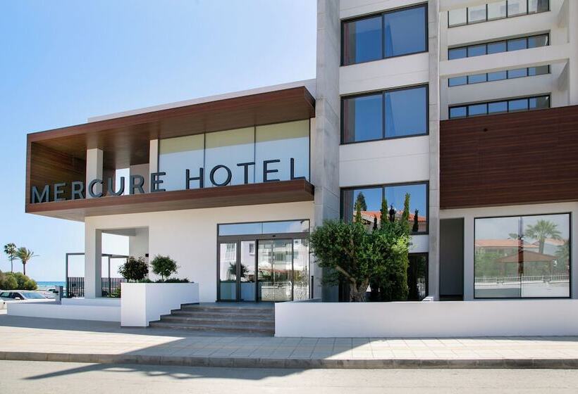 هتل Mercure Larnaca Beach Resort