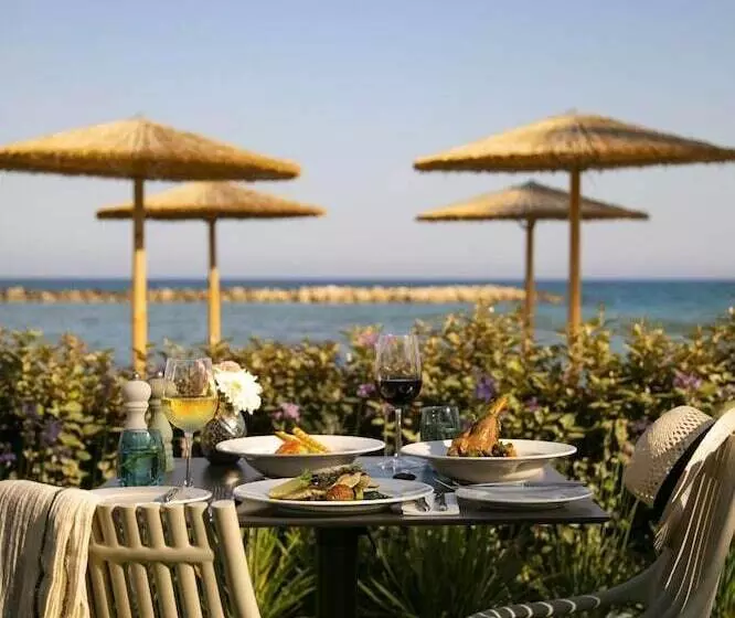 هتل Mercure Larnaca Beach Resort