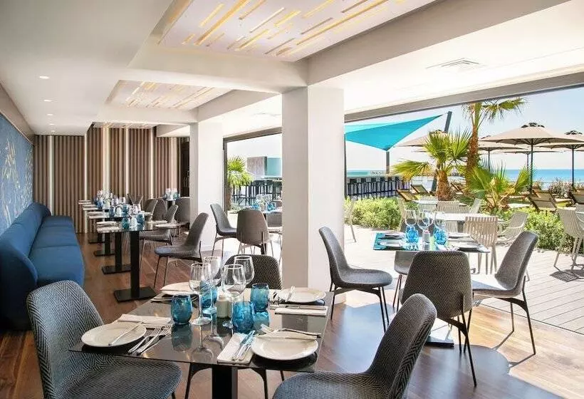 هتل Mercure Larnaca Beach Resort