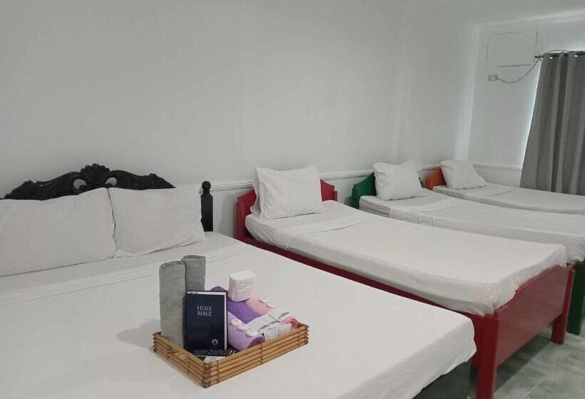 הוסטל North Shores Inn